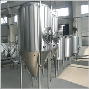 Commercial beer brewing equipment